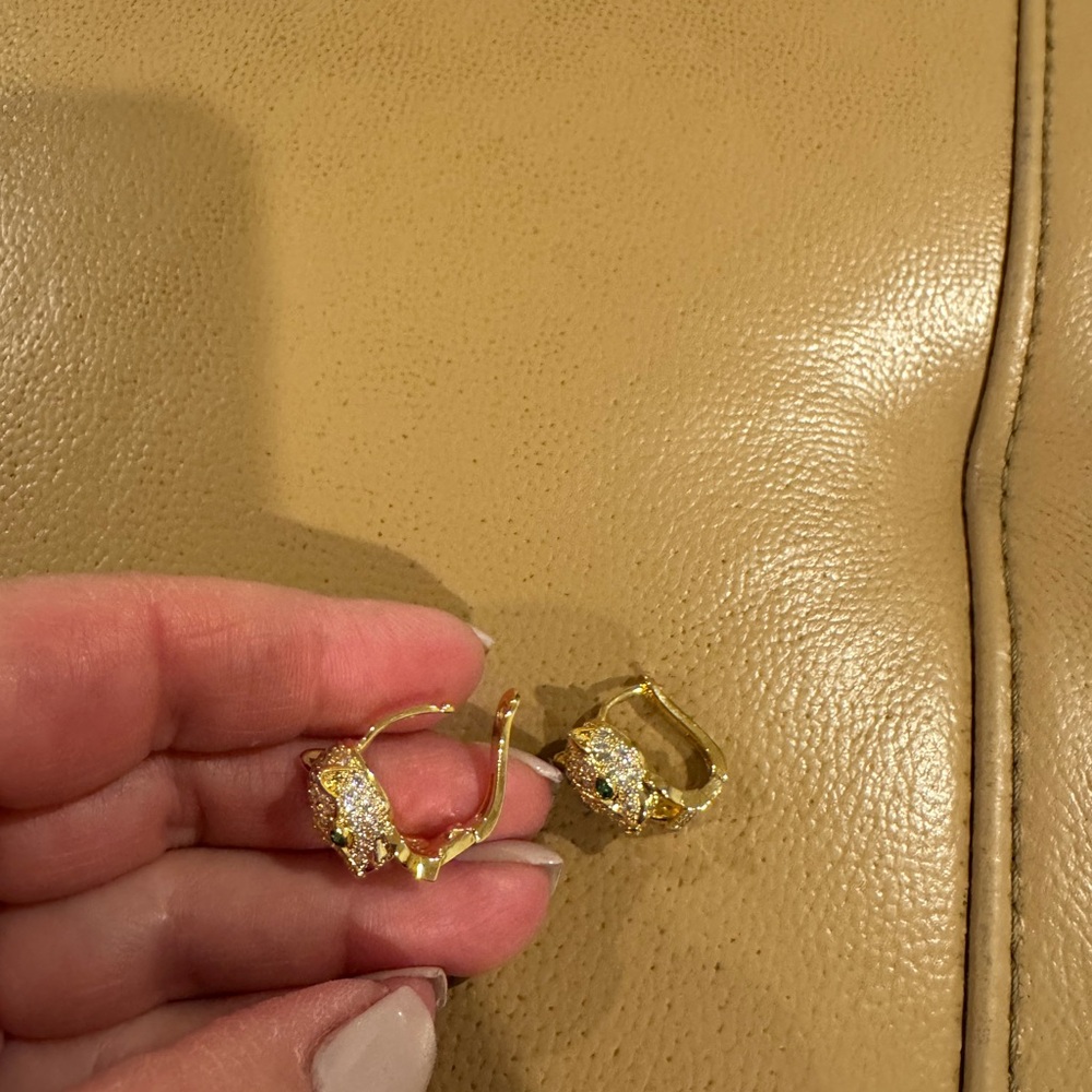 Elegant Gold and Green Panther Earrings - Picture 4 of 7